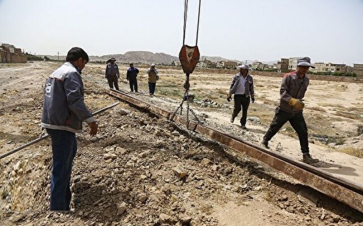 نارضایتی مردم از توقف جمع آوری ریلهای متروکه در قم نارضایتی مردم از توقف جمع آوری ریلهای متروکه در قم